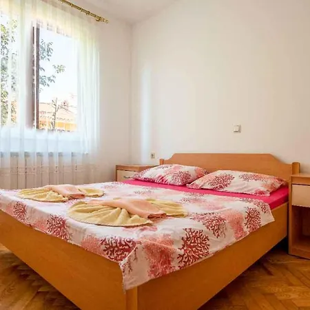 Vesna 4 With Terrace Apartment *